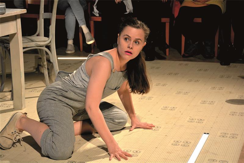 Ladislava Jančíková z Divadla Šumperk uzavírala program festivalu inscenací 3testry.