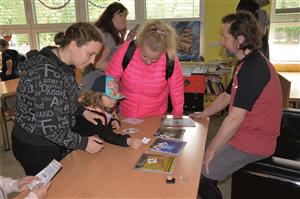 Klub Kamarád v rámci své činnosti poskytuje svým klientům nejen zábavu, ale i poradenství sociální služby. FOTO: DANA HOĎÁKOVÁ
