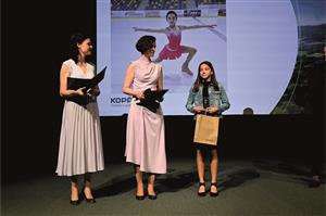 Mezi jednotlivci převzala ocenění také krasobruslařka Eliška Kubáňová, mistryně republiky v mladších žačkách. FOTO: MAREK HAVRAN