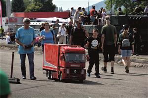 Dvanáctý ročník Kopřivnických dnů techniky přivítal podle pořadatelů během minulého víkendu přes třicet tisíc návštěvníků. Lákala vystavená reálná technika i její modely. FOTO: DAVID MACHÁČEK