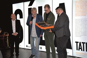 Kmotrem výpravné knihy Síla Tatra byl herec Vladimír Kratina. Na snímku je společně s autory textu i grafického pojetí. FOTO: DAVID MACHÁČEK