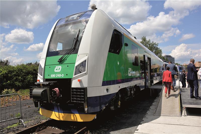 S novým jízdním řádem začne trať mezi Studénkou a Veřovicemi brázdit nový bateriový Regiopanter. Novinku, která bude do provozu nasazena poprvé, minulý týden představili na železničním veletrhu v Ostravě. FOTO: DAVID MACHÁČEK