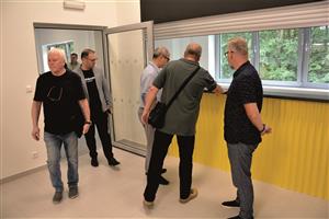 Součástí druhé etapy rekonstrukce tribuny letního stadionu bylo i vybudování nového bufetu, který bude stejně jako nové toalety sloužit návštěvníkům sportovních akcí. FOTO: DAVID MACHÁČEK