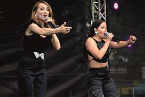 Kopřivničané oslavili příchod astronomického léta spoustou muziky. V rámci Evropského svátku hudby patřilo dopoledne pódium v sadu E. Beneše zdejším školákům a jejich učitelům. Odpoledne je pak vystřídali profesionální hudebníci. Jeden z nejvydařenějších 