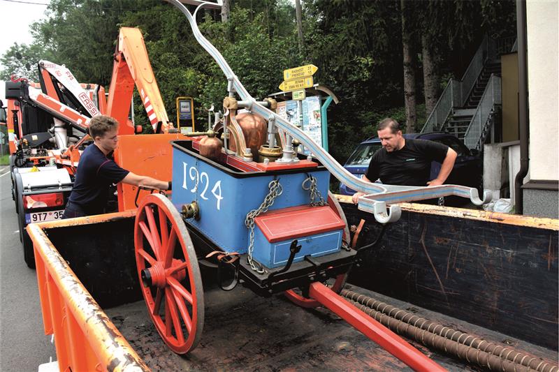 Sto let stará ruční stříkačka větřkovických hasičů je novým přírůstkem Hasičského muzea města Ostravy. FOTO: DAVID MACHÁČEK