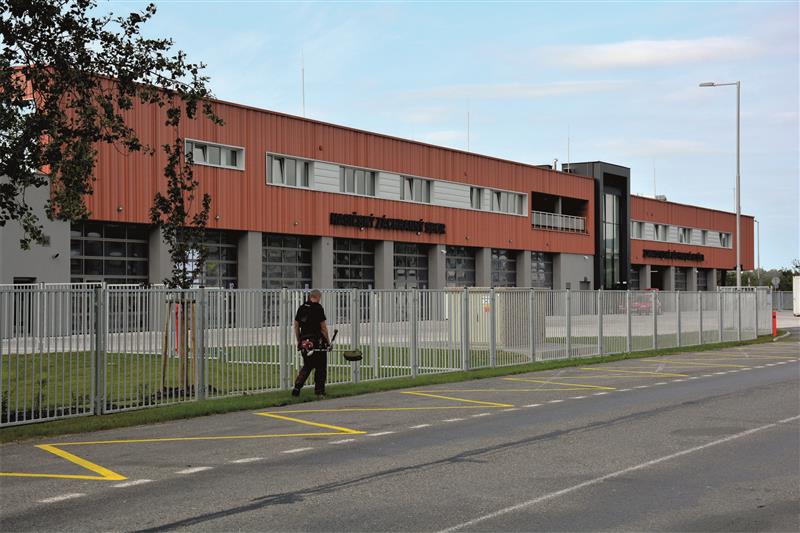 Integrované výjezdové centrum, které bude sloužit nejen kopřivnickým hasičům, ale i zdravotnickým záchranářům, je dokončeno a chystá se na nastěhování zmíněných složek.    FOTO: D. MACHÁČEK