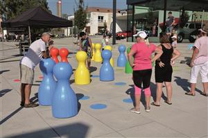 Kopřivnice je od minulého pátku držitelem oficiálního českého rekordu ve hře Člověče, nezlob se s největšími figurkami. Hrát pod dohledem komisaře z Agentury Dobrý den trvala padesát minut a zvítězil v ní tým dětí. FOTO: DAVID MACHÁČEK