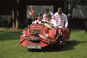 Vlčovičtí hasiči připravili poslední prázdninovou sobotu svůj tradiční dětský den. Zvolené téma zároveň připomnělo oslavu 130. výročí založení tamního sboru.  FOTO: DAVID MACHÁČEK