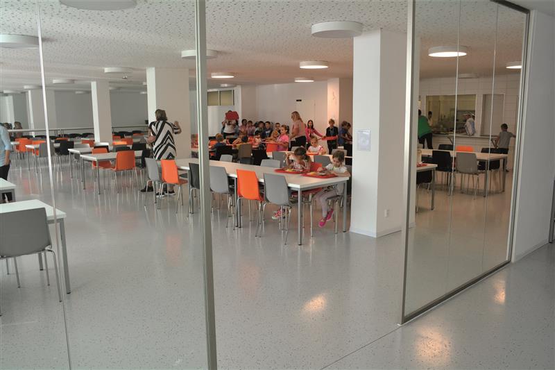 Zdržení dokončení rekonstrukce jídelny je dáno především přidáním některých nových položek, radiátory se původně měnit neměly. FOTO: D. MACHÁČEK