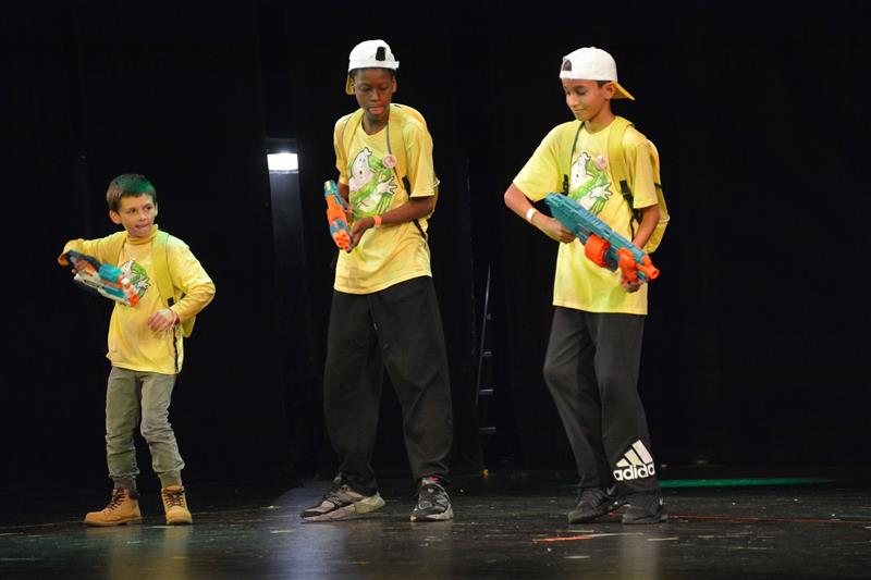 S vystoupením na ústřední píseň z legendární komedie Ghost Busters přijeli na Motýlka žáci navštěvující Itep De La Boissiere z partnerského Trappes.