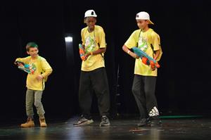 S vystoupením na ústřední píseň z legendární komedie Ghost Busters přijeli na Motýlka žáci navštěvující Itep De La Boissiere z partnerského Trappes.