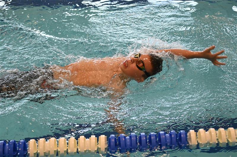 Přišel, viděl, zvítězil. Přesně tímto heslem se řídil na krajských přeborech MSK mladších žáků Tadeáš Veselský. Na snímku při jednom ze šesti vítězných startů v disciplíně znak.