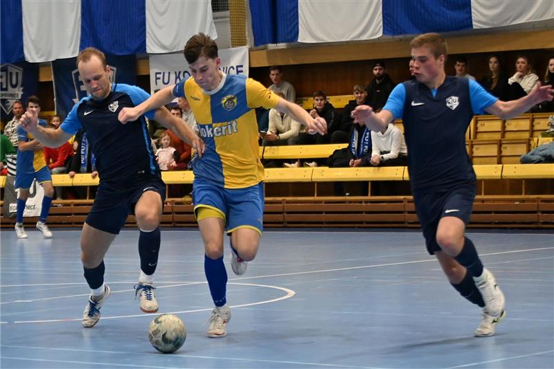 První derby nové sezony přineslo zajímavý futsal a celkem šest branek, z výhry se radovalo mírně favorizované Fučko (tmavší dresy).