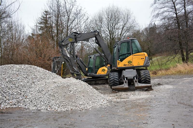 Díky dotaci se ještě letos podaří uvést velkou vodou poškozené lesní cesty na svazích Červeného kamene do sjízdného stavu. FOTO: DAVID MACHÁČEK