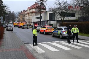 V době prověřování domnělého nástražného zařízení u finančního úřadu byla zhruba na tři hodiny kompletně uzavřena ulice Kpt. Jaroše. FOTO: DAVID MACHÁČEK