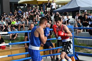 Na minulé úspěšné akci We live by boxing figuroval v jednom ze zápasů i kopřivnický boxer Manuel Hidalgo (v červeném).