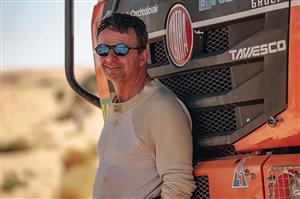 Tomáš Tomeček měl původně se svou Tatrou 815 bojovat o další triumf na Africa Eco Race, ale nakonec úspěšně absolvoval "arabský" Dakar a další týmové vozy měl i v Africe