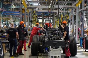 Produkce automobilky Tatra Trucks v minulém roce stoupla bezmála o 10 %. Zvýšil se také počet prodaných vozů, ten má růst i v letošním roce