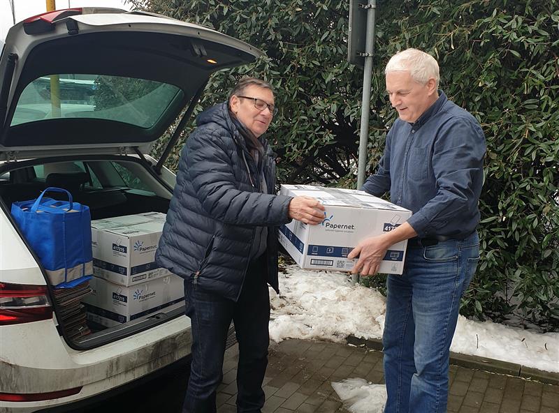 V minulém týdnu si zástupce Lionského hnutí převzal nasbírané brýle a obaly na ně, které budou následně distribuovány přes Německo do Afriky.