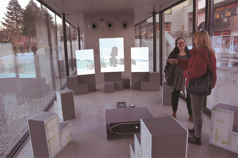 V minulém týdnu se ve výstavním pavilonu objevil nejen nový mobiliář, ale došlo i k testu připravené videoprojekce