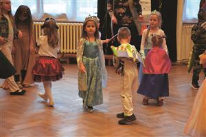 Probíhající plesovou sezonu si užívají i děti. Minulou neděli pro ně 3. a 4. skautský oddíl a Centrum pro rodinu připravily karneval v Katolickém domě