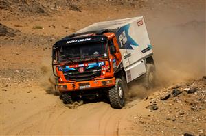 Tomáš Tomeček se svou Tatrou 815 na trati Rally Dakar 2025, kde jeho tým bravurně zvládl roli rychlé asistence pro tým South Racing