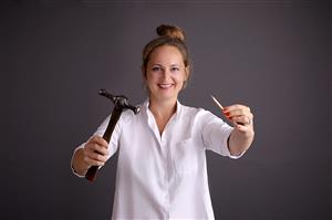 Umělecká kovářka Christine Habermann von Hoch žije a tvoří v nedalekém Příboře.