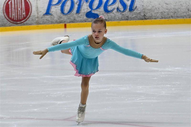 V kategorii nováčci-mladší dívky měl domácí oddíl FSC Kopřivnice čtyři zástupkyně, jedna z nich – Nikol Šátková – vyjela desátou příčku