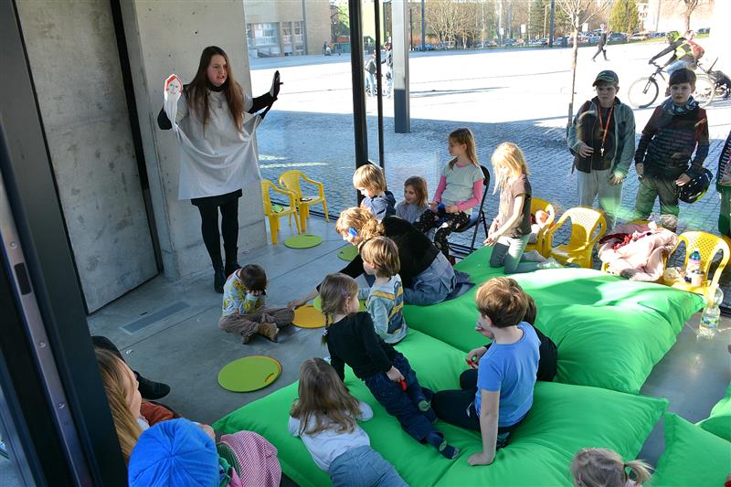 Výstavní pavilon v centru Kopřivnice se 21. března proměnil v improvizovanou loutkovou scénu, kde si nejmenší diváci užili hned tři připravená představení