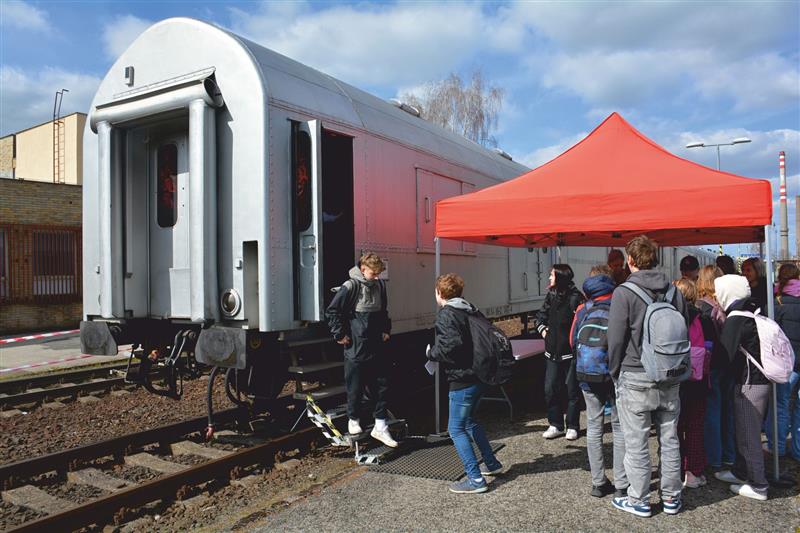 Před týdnem stál na kopřivnickém nádraží unikátní protidrogový vlak. Expozici ve speciálně upravených vagonech si stihlo prohlédnout víc než 400 lidí