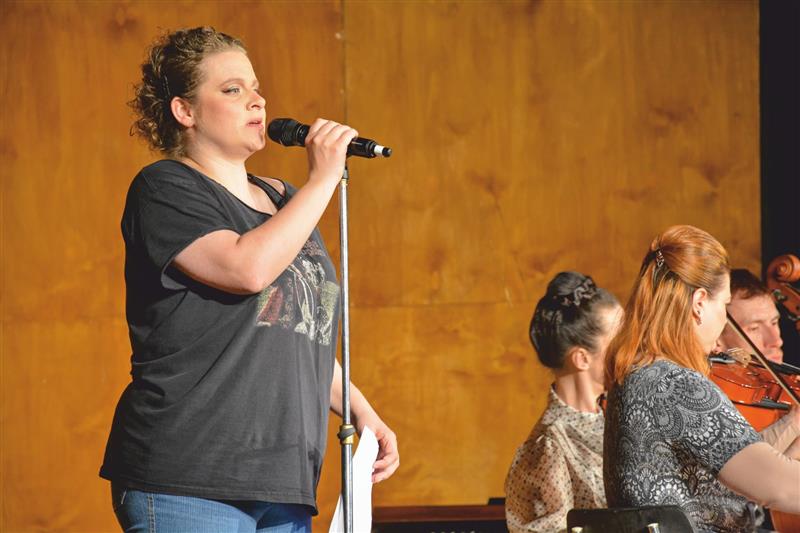 Divadelní představení i koncert v jednom si užili minulý týden v KDK návštěvníci představení Špinarka s Markétou Matulovou v titulní roli