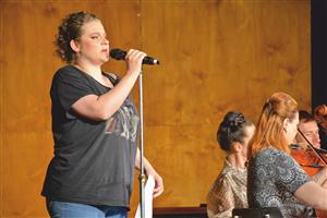 Divadelní představení i koncert v jednom si užili minulý týden v KDK návštěvníci představení Špinarka s Markétou Matulovou v titulní roli