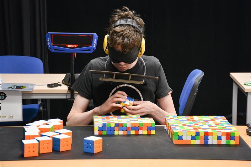 Rakušan Simon Praschl se po soutěži v Kopřivnici posunul na 5. místo světového žebříčku. Padaly i národní a osobní rekordy