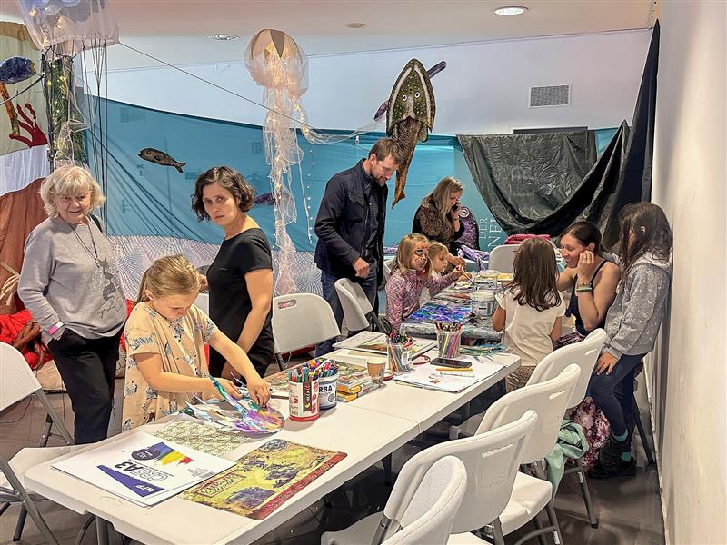 CESTY DO PRAVĚKU: Příjemný den ve společnosti filmů, jejichž tvůrci se přímo nebo alespoň výrazně inspirovali v dílech Zdeňka Buriana, připravil v sobotu 24. května zdejší Filmový klub. Cesty do pravěku si na jednotlivých projekcích užívalo průměrně 30–40