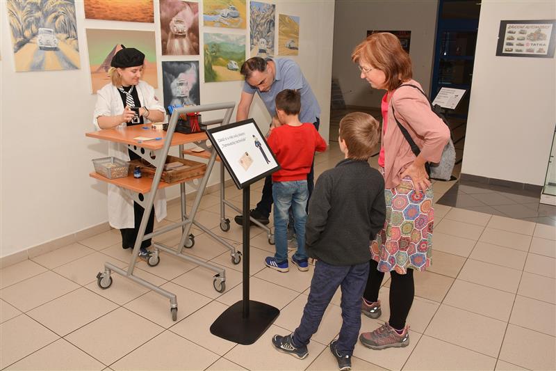 Malí návštěvníci Muzejní noci měli možnost v rámci programu získat tatrovácký řidičák