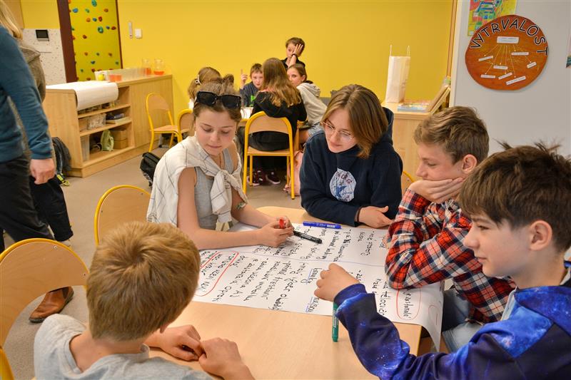 Ve škole sv. Zdislavy proběhlo v minulém týdnu školní fórum. Poprvé žáci diskutovali o tom, co se jim líbí či nelíbí nejen ve škole samotné, ale také ve městě.