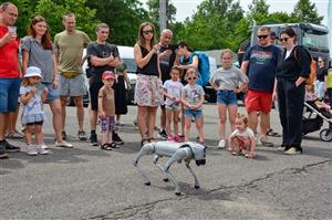 Na víkendových Dnech techniky poutaly pozornost návštěvníků nejen mnohatunové stroje, ale také novinky ze světa kybernetiky, robotiky a digitálních technologií