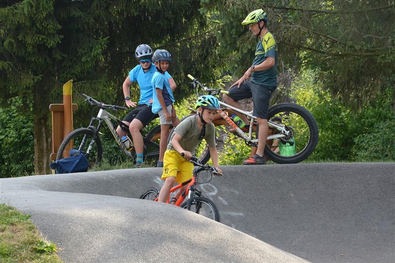 11. ročník projektu Někdo ven??? odstartovala před týdnem cyklovyjížďka. Další aktivity proběhnou každý prázdninový čtvrtek.