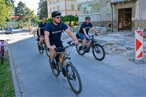 Vedení kopřivnické radnice minulý týden absolvovalo na kolech obhlídku probíhajících nebo připravených investic ve městě