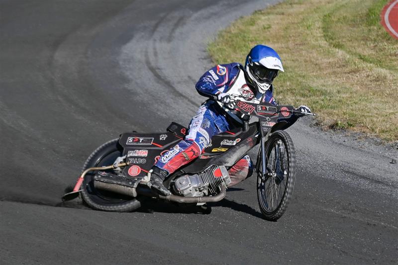 Pět jízd, pětkrát plný počet bodů. Jan Macek na domácí trati potvrdil skvělou pohodu a bez zaváhání na sedmém podniku Přeboru ČR jednotlivců zvítězil.