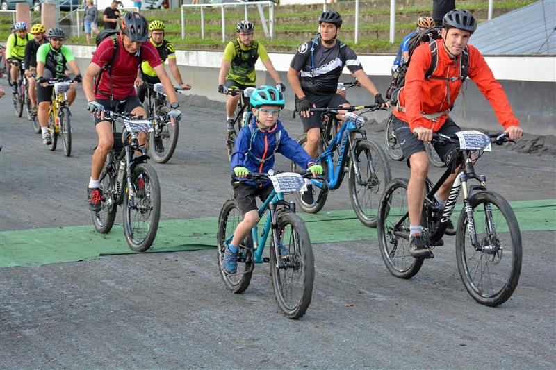 Na trasu Drtiče se letos vydalo 403 bajkerů. Do cíle jich přijelo celkem 385, 266 z nich projelo všemi kontrolami.