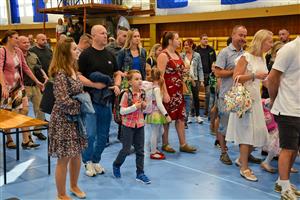 Slavnostním zahájením ve sportovní hale školy začala v pondělí nová etapa života pro prvňáčky ze ZŠ Emila Zátopka.