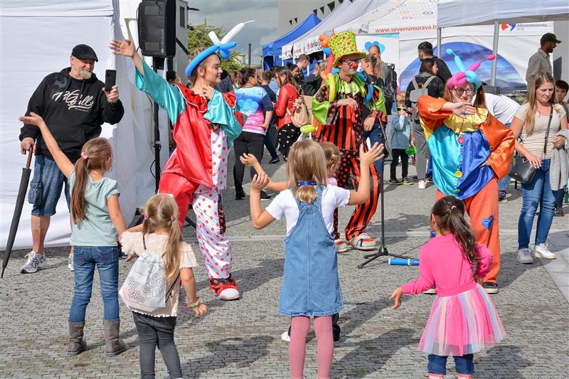 Minulou neděli si stovky rodin s dětmi užily zábavu na akci Den pro rodinu pořádanou Moravskoslezským krajem v prostoru před Muzeem nákladních automobilů Tatra.