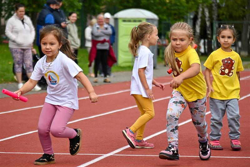 Nabitý program doprovodných běhů letošního "Zátopka" odstartoval čtvrteční "Minizátopek", ve kterém se utkalo celkem třináct týmů školek a přípravných tříd