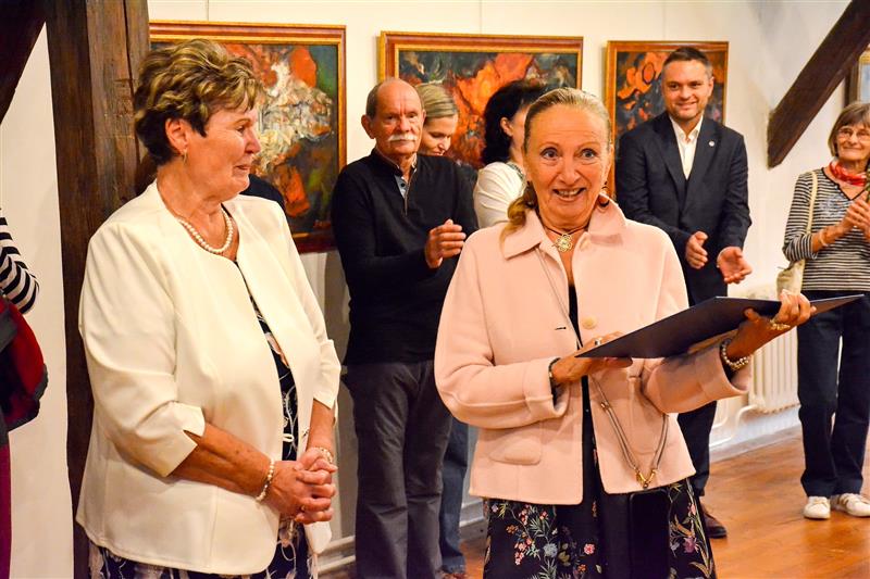 Přes padesát děl mapujících velkou část kariéry výtvarníka Josefa Treuchela vystavuje už týden Muzeum na Fojtství.