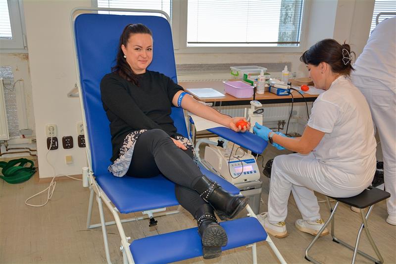 Minulý týden darovalo krev na radnici v zasedací místnosti 32 lidí, přičemž někteří z nich měli krev s minusovými skupinami, kterých je nedostatek.