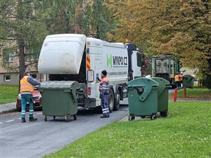 V minulém týdnu prošly kontejnery na směsný komunální odpad a biologicky rozložitelný odpad pravidelnou dezinfekcí.