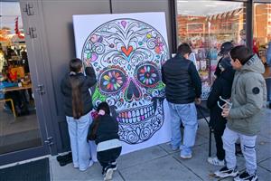 K výzdobě prostoru, kde se Fiesta v sobotu odpoledne konala, mohli přispět všichni její návštěvníci.