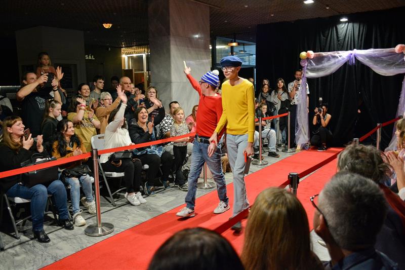 Součástí přestávkového programu Motýlka byla znovu i tematická módní přehlídka. Pohádkové bytosti zhmotněné na molu vyvolávaly nadšení diváků