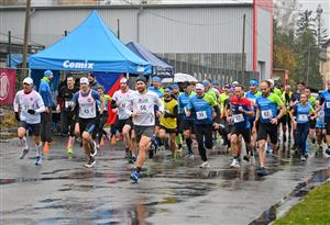 Na start 14. závodu LBL se postavilo celkem 61 závodníků. Absolutním vítězem se stal Matúš Verbovský (č. 56), atlet ze slovenských Levic vyhrál časem 16:50 minut.